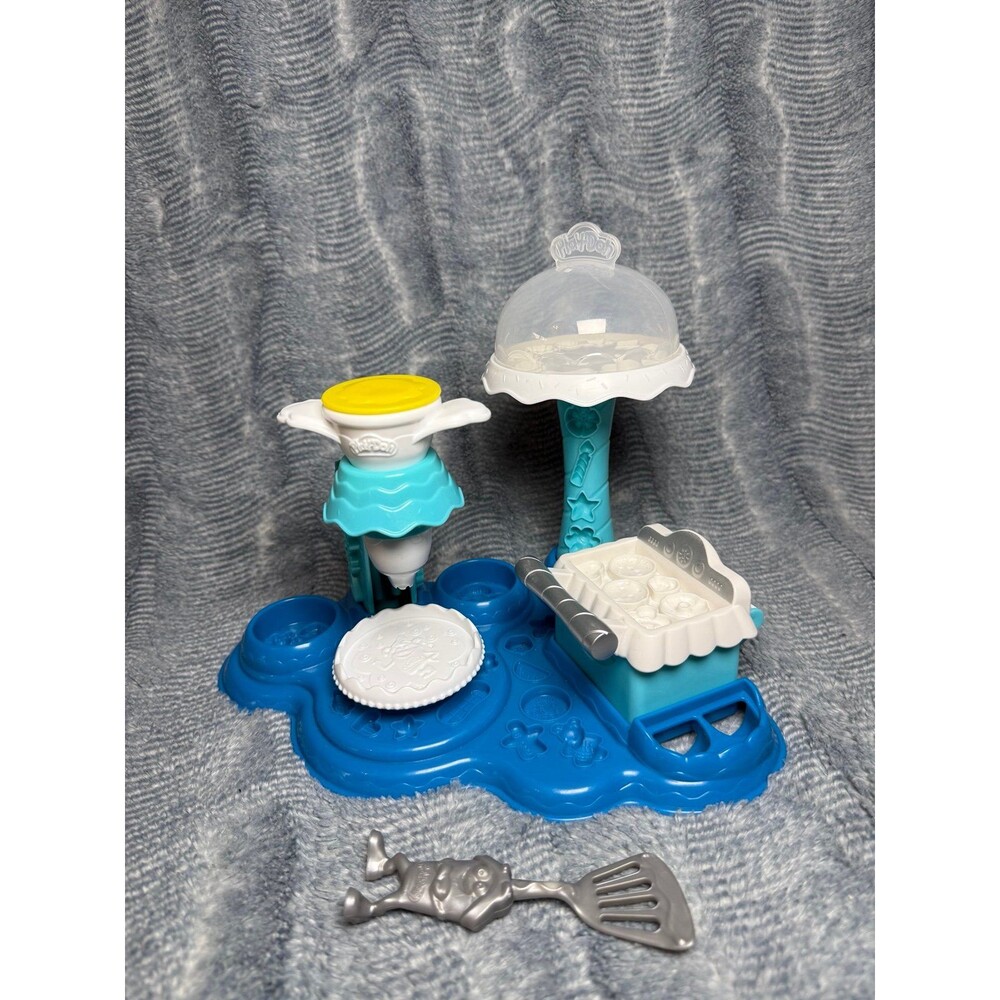 Play-Doh Kitchen Creations: Rainbow Cake Party Set